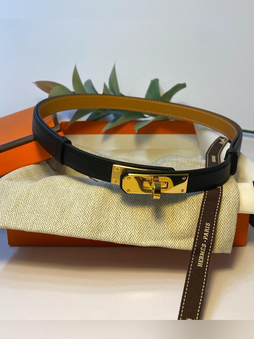 Hermes Kelly 18 Belt Adjustable OS Black Epsom Leather Gleaming Gold Hardware